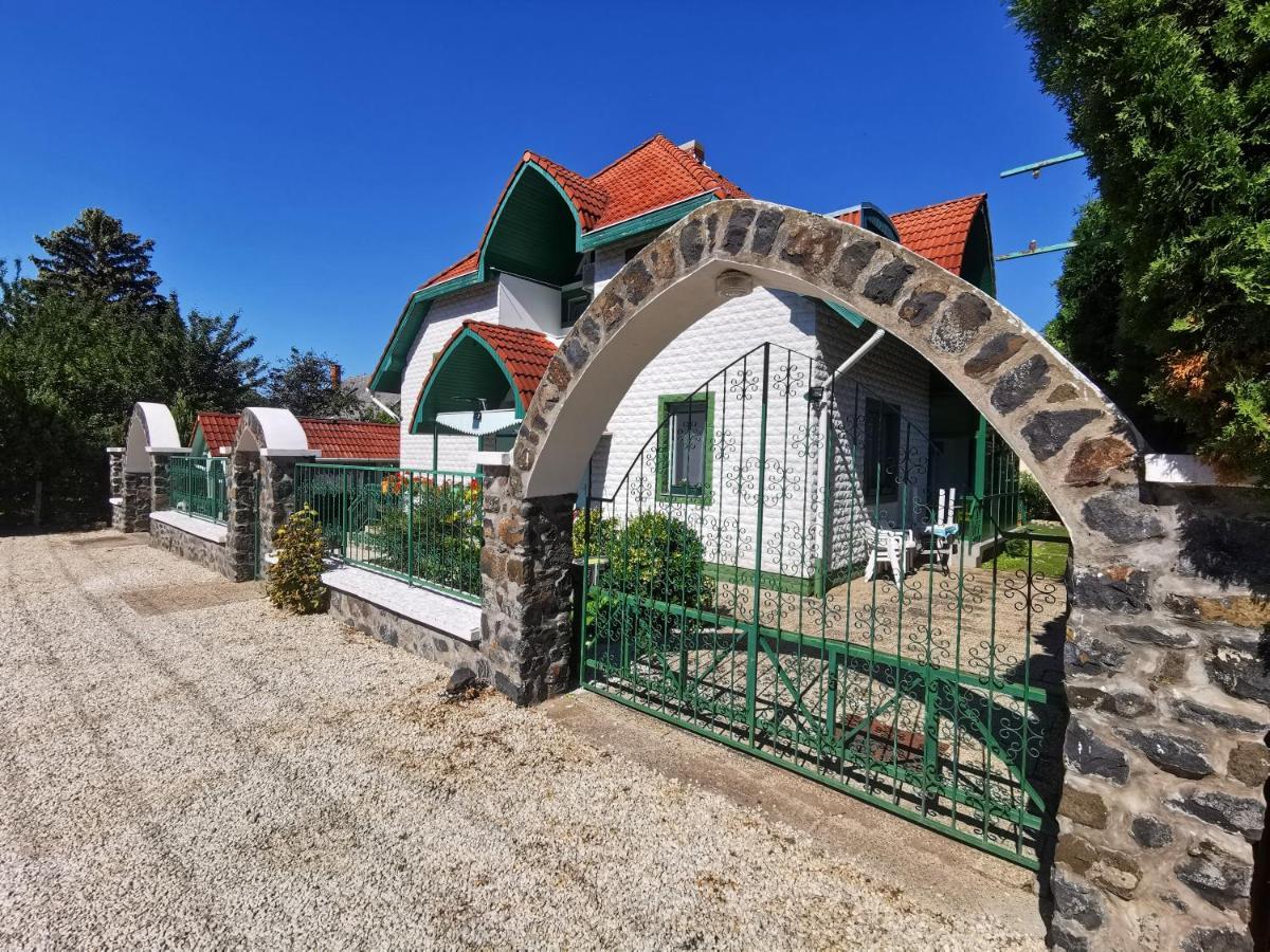 פוניארצוושהג' Dolce Villa Balaton מראה חיצוני תמונה